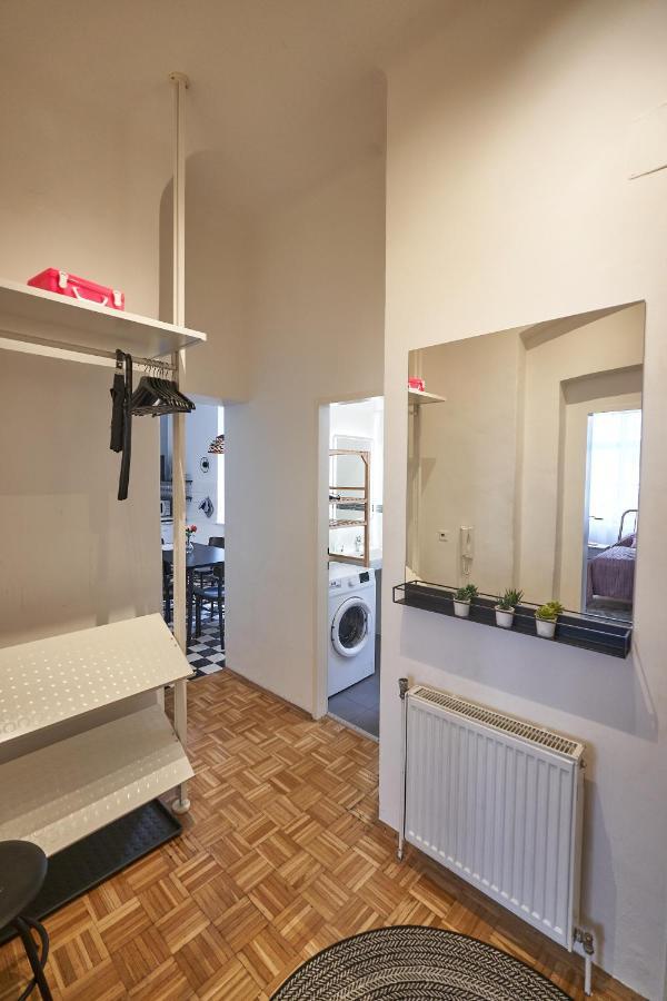 Fancy Home For 5 With Self-Check-In At Spittelberg Вена Экстерьер фото